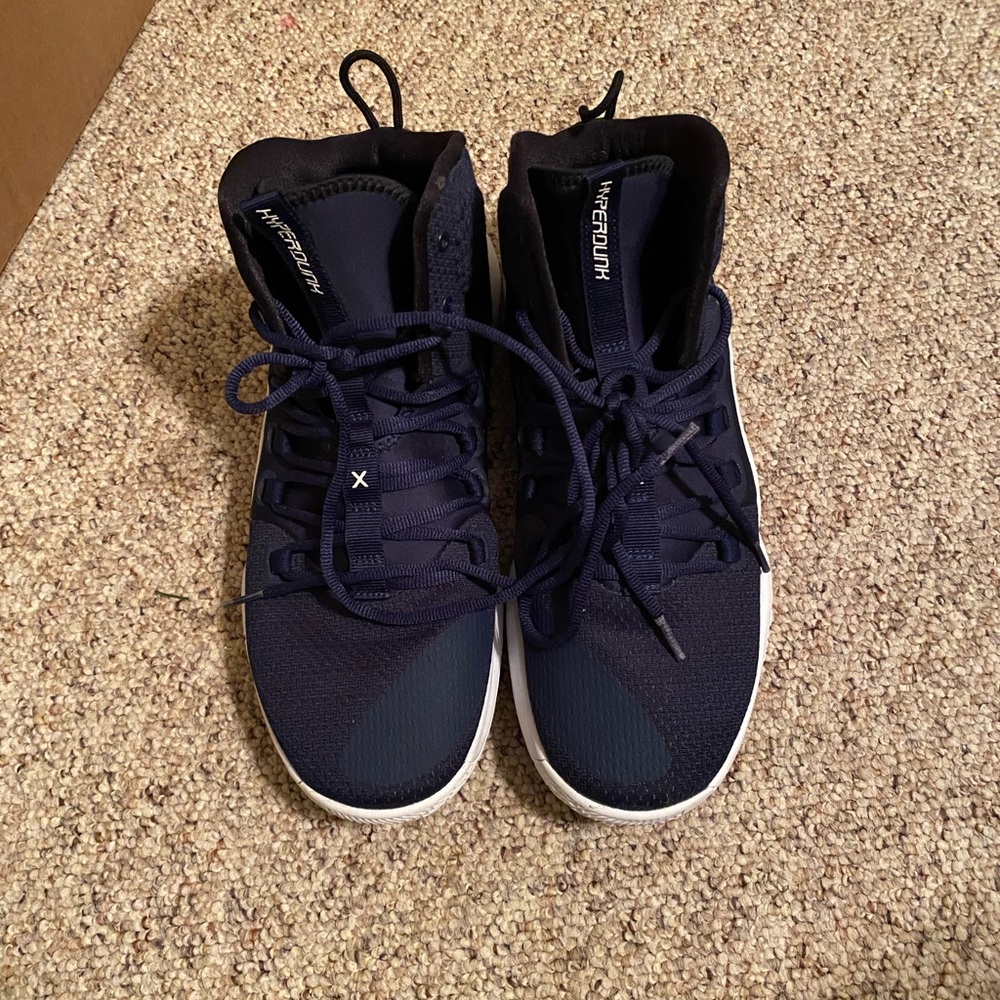 Nike Hyperdunk mens size 11 high top very good condition.